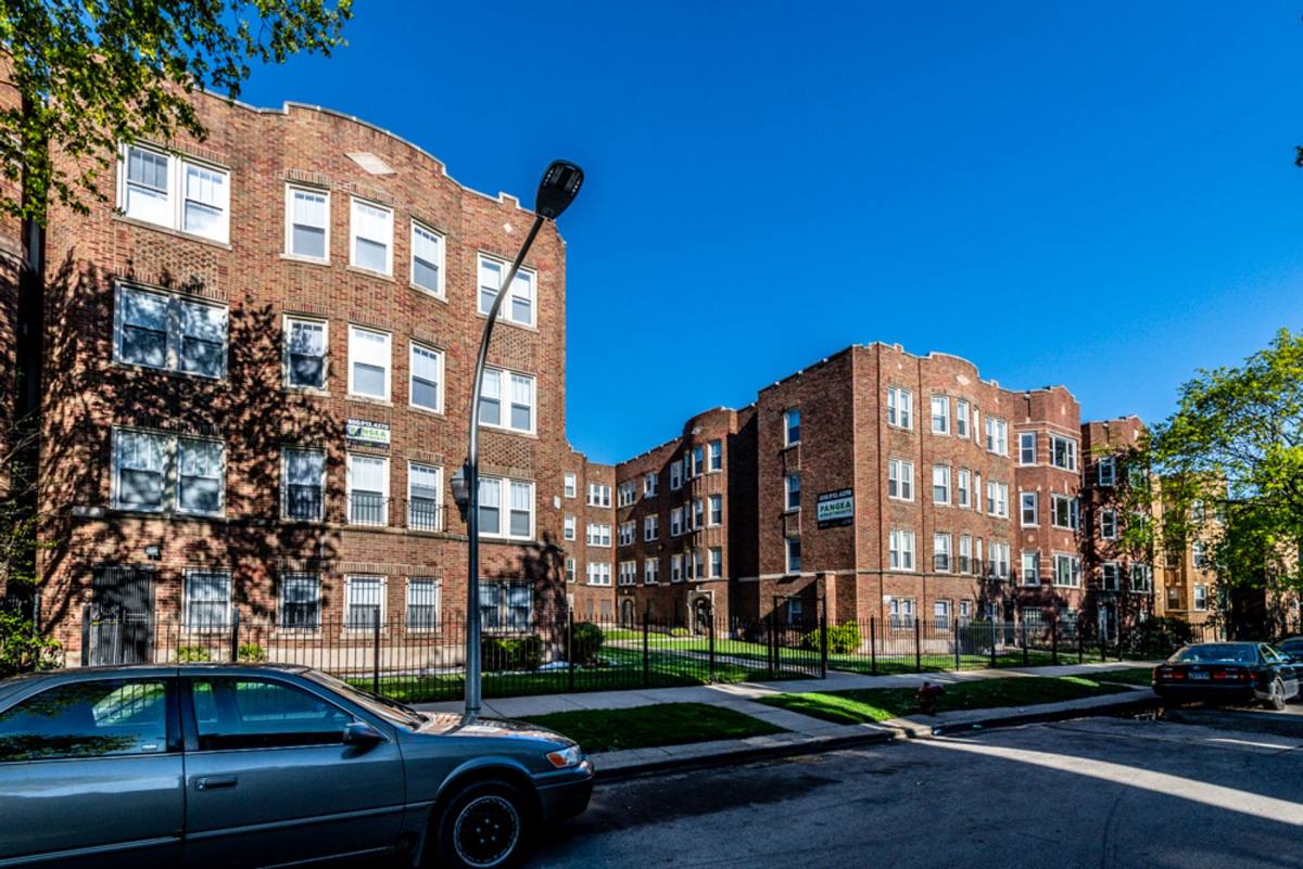 Apartment for rent at 8222-32 S Ingleside Ave, Chicago, IL 60619