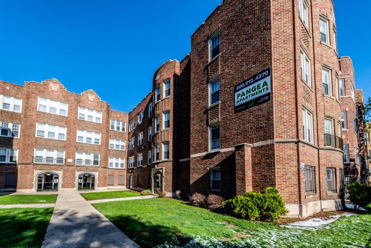 Apartment for rent at 8222-32 S Ingleside Ave, Chicago, IL 60619