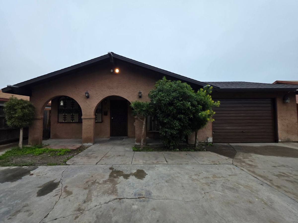 House for rent at 1520 N Giddings St, Visalia, CA 93291