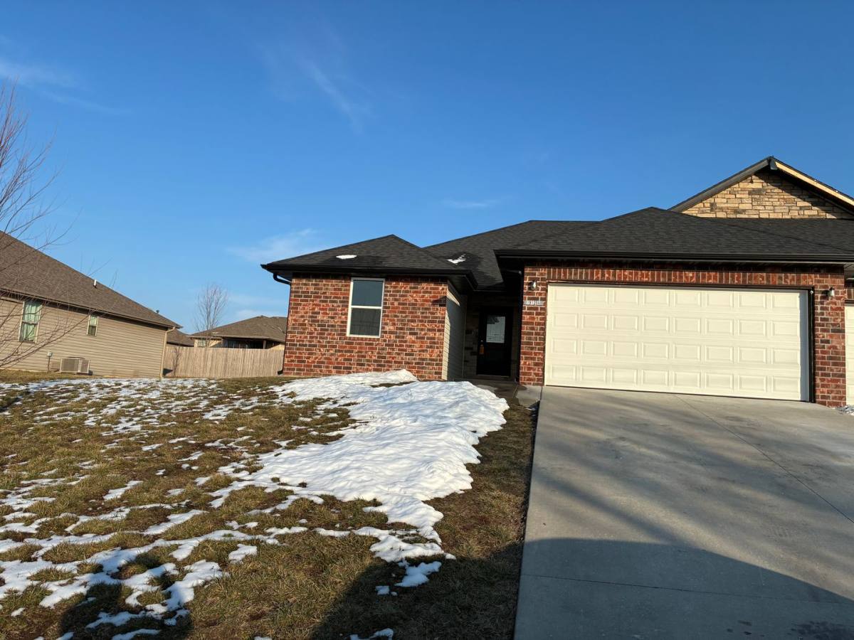 House for rent at 1912 S 18th Ave, Ozark, MO 65721