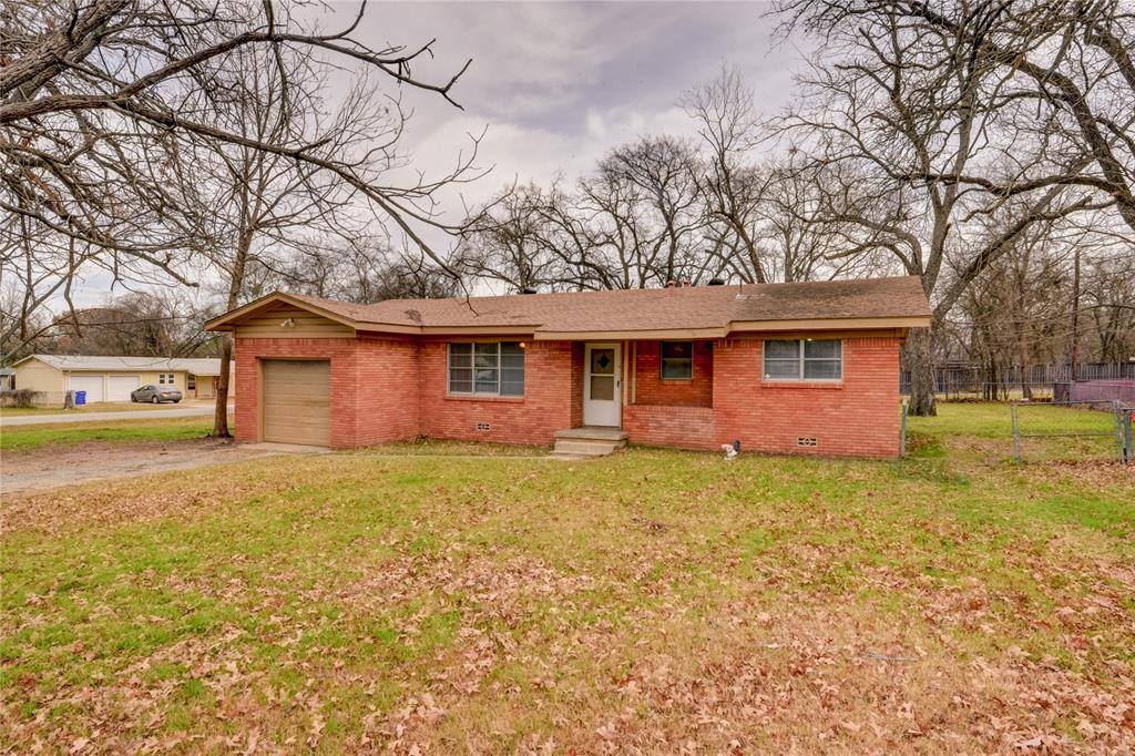 Apartment for rent at 1002 N Stewart St, Azle, TX 76020