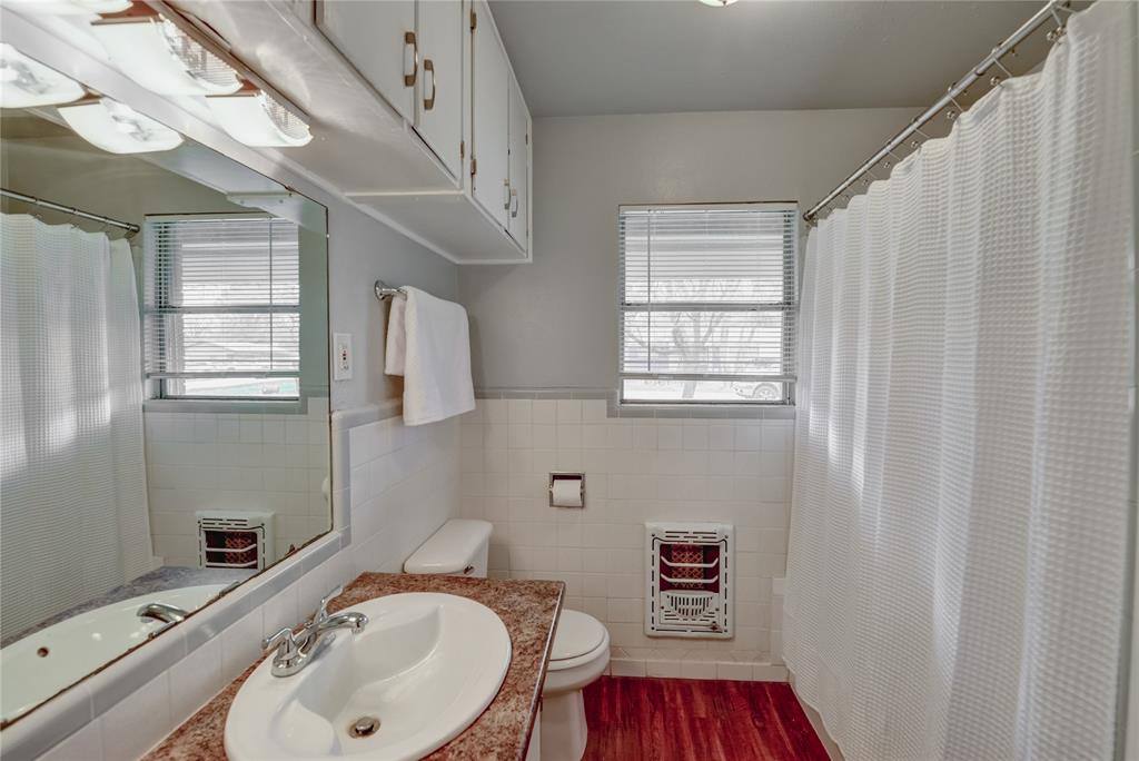 Apartment for rent at 1002 N Stewart St, Azle, TX 76020