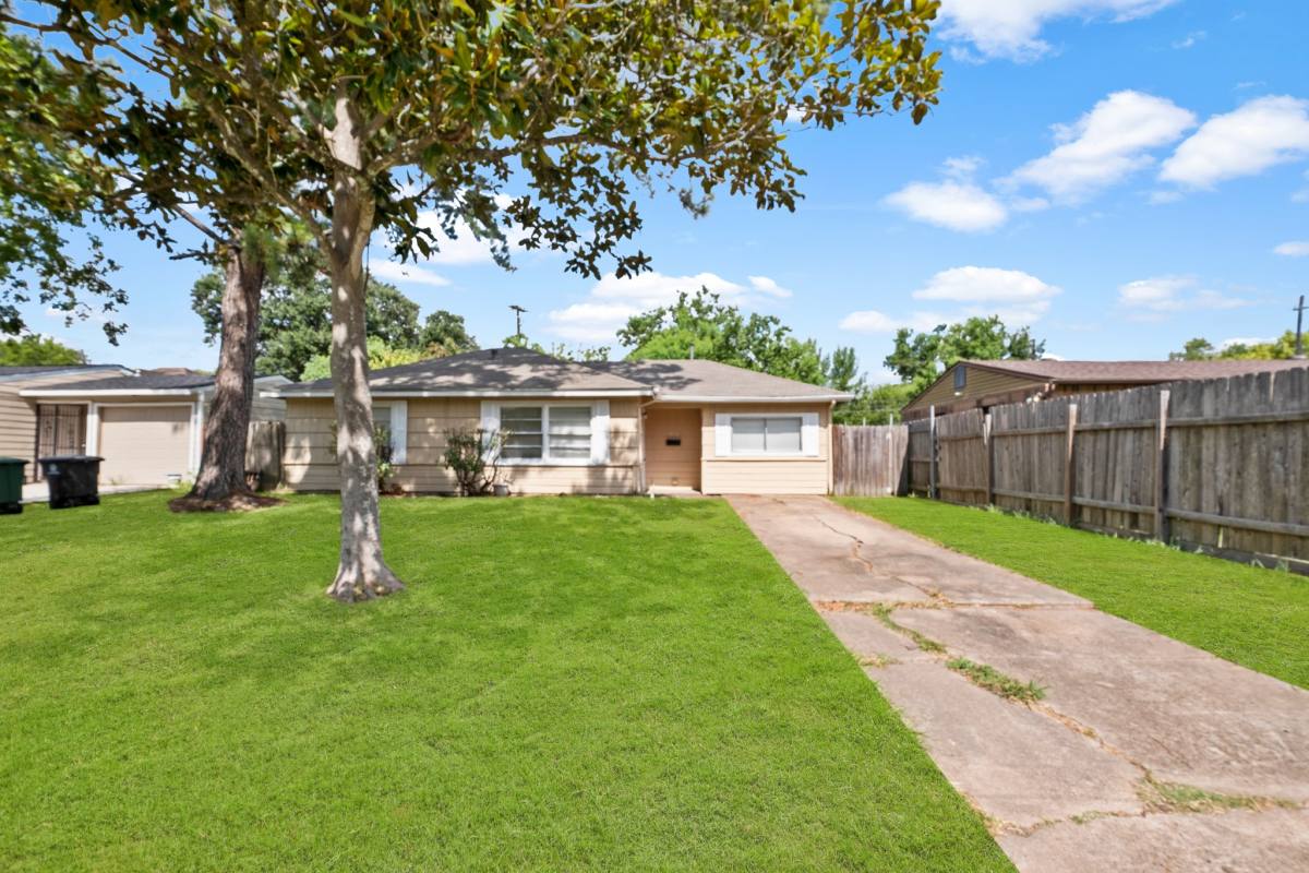 Apartment for rent at 7918 Jutland Rd, Houston, TX 77033
