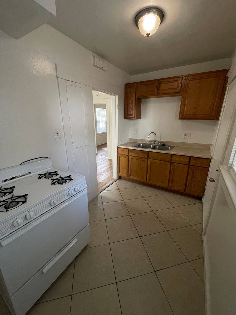Apartment for rent at 1059 Gladys Ave, Long Beach, CA 90804