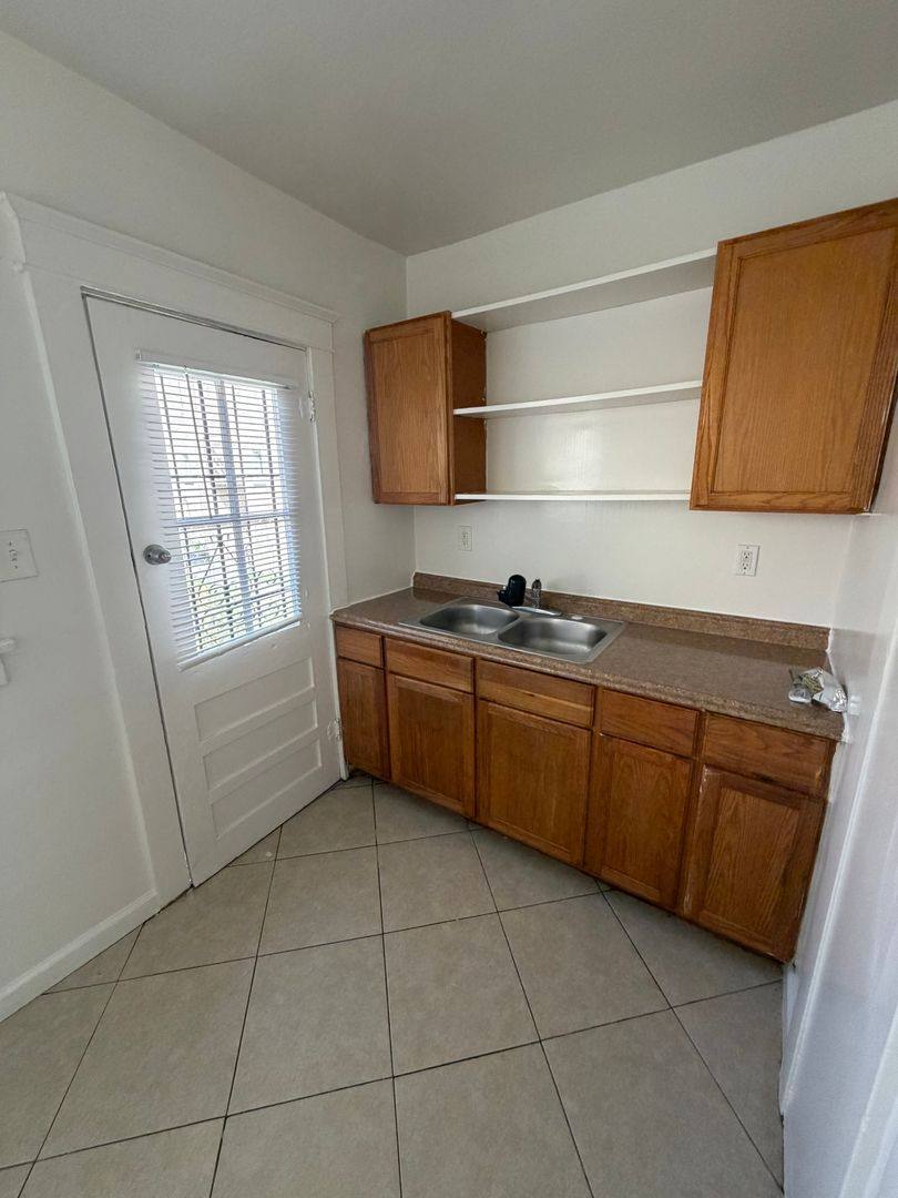 Apartment for rent at 1059 Gladys Ave, Long Beach, CA 90804