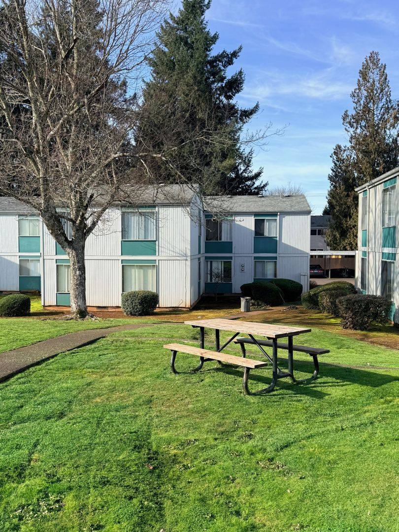 Apartment for rent at 4810 Sunnyside Rd SE, Salem, OR 97302