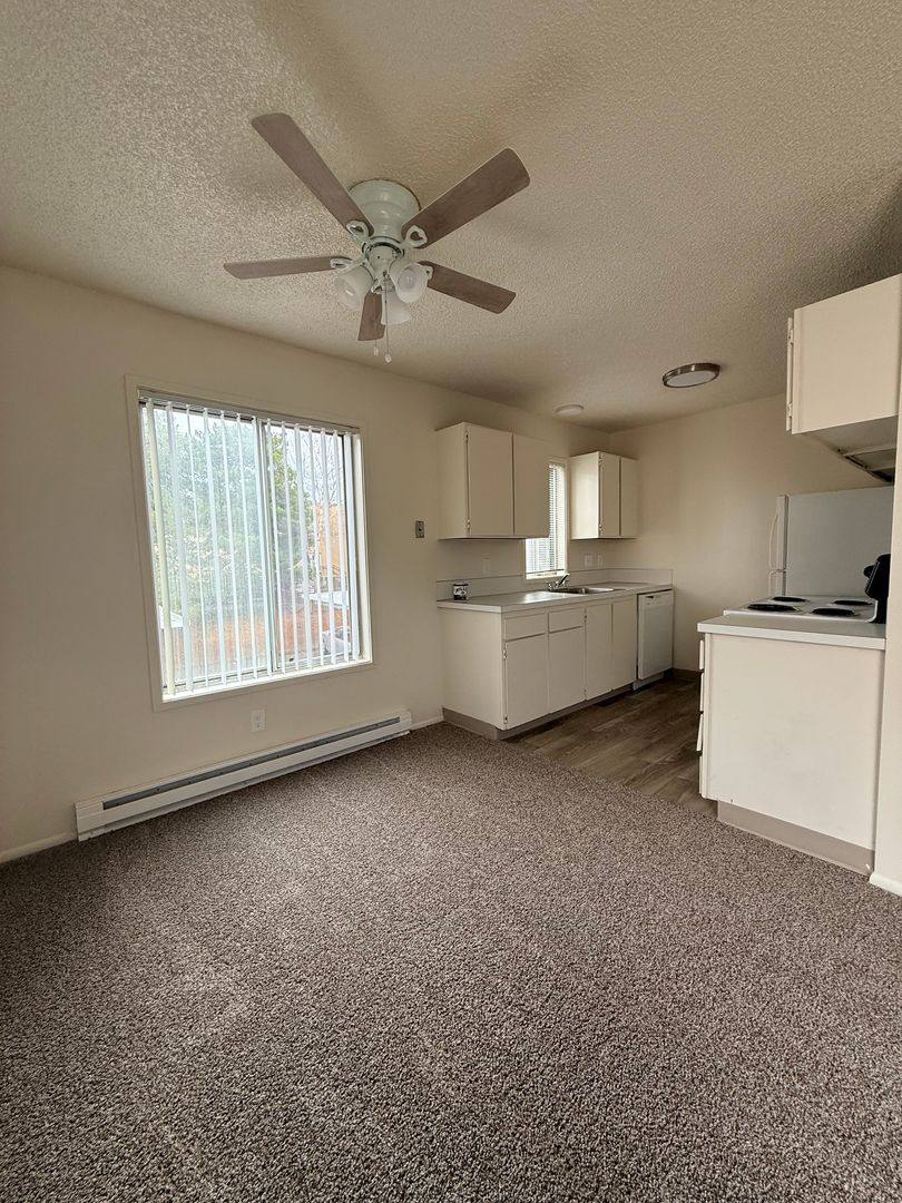 Apartment for rent at 4810 Sunnyside Rd SE, Salem, OR 97302