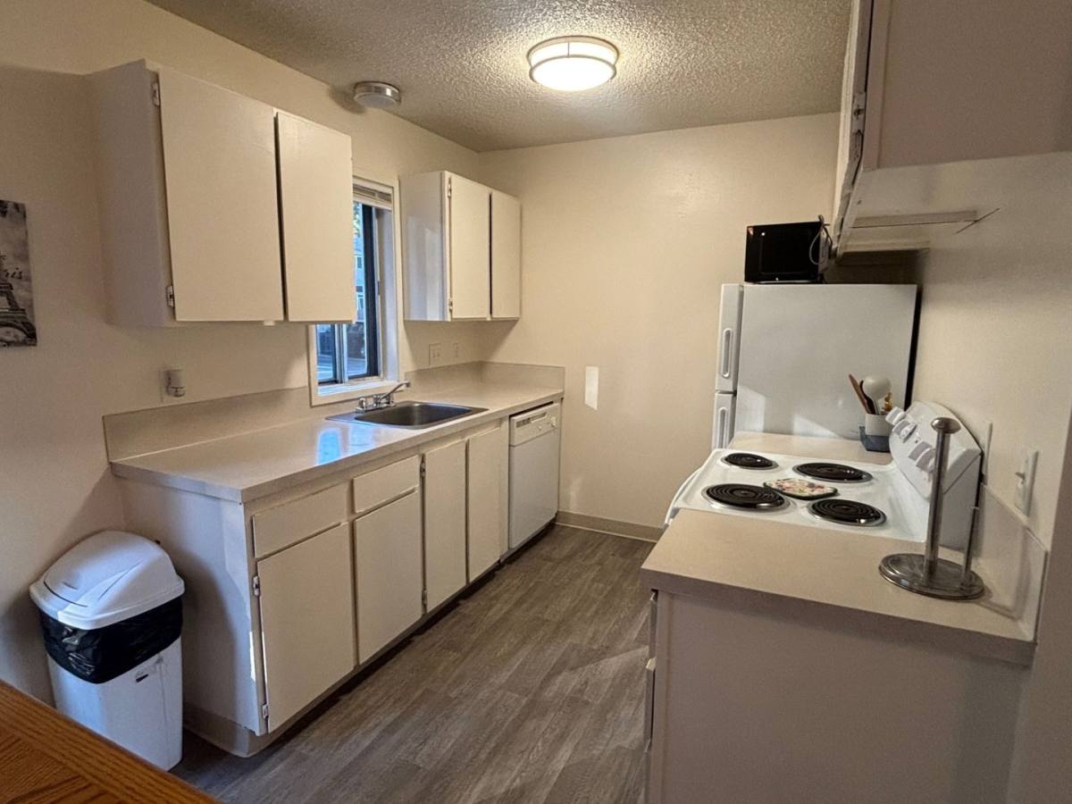 Apartment for rent at 4810 Sunnyside Rd SE, Salem, OR 97302