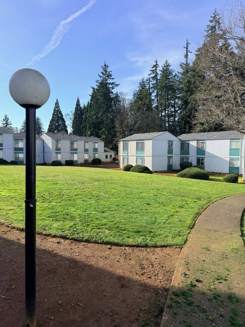 Apartment for rent at 4810 Sunnyside Rd SE, Salem, OR 97302