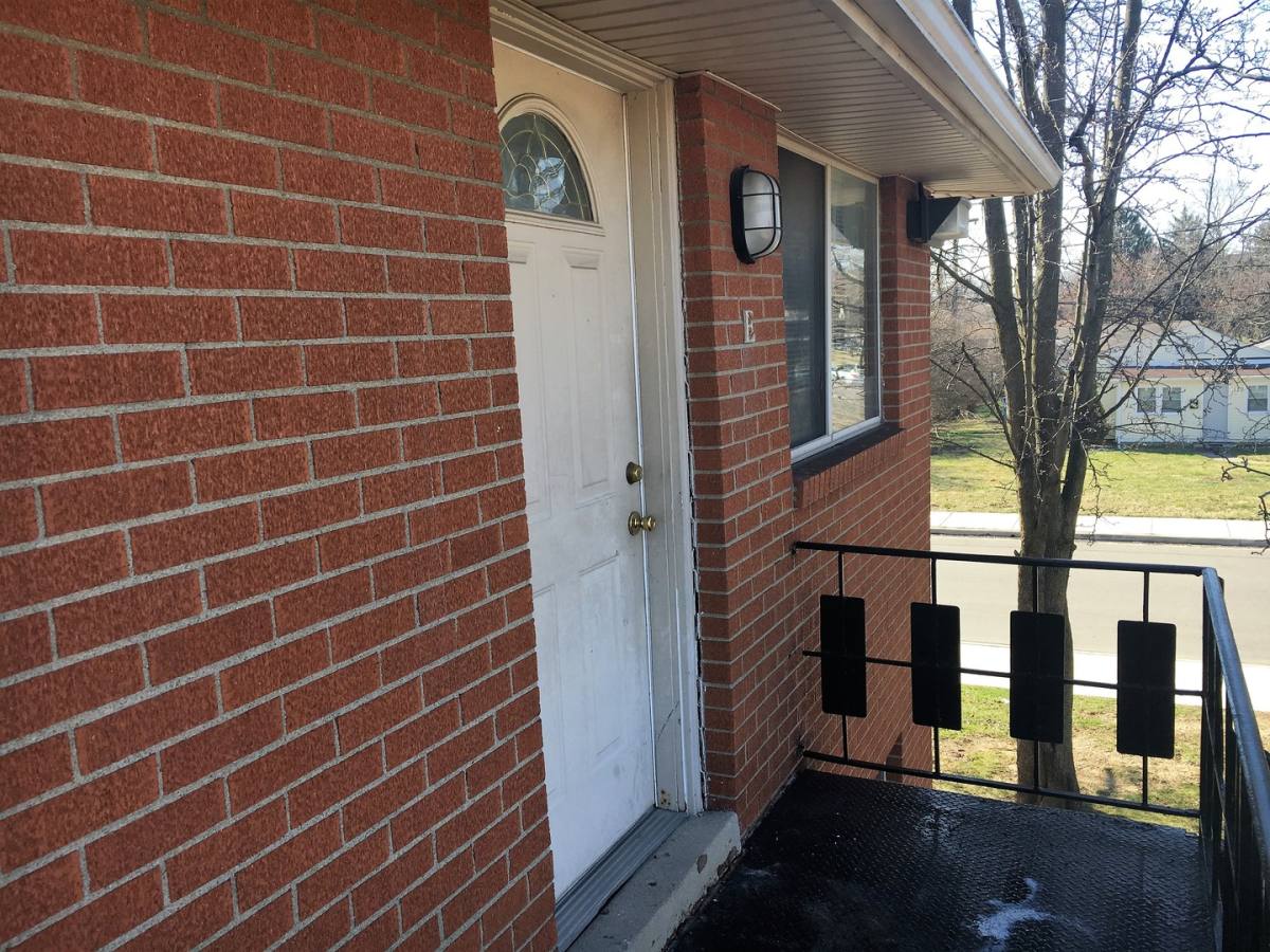 Apartment for rent at 712-714 Riverview Dr, Columbus, OH 43202