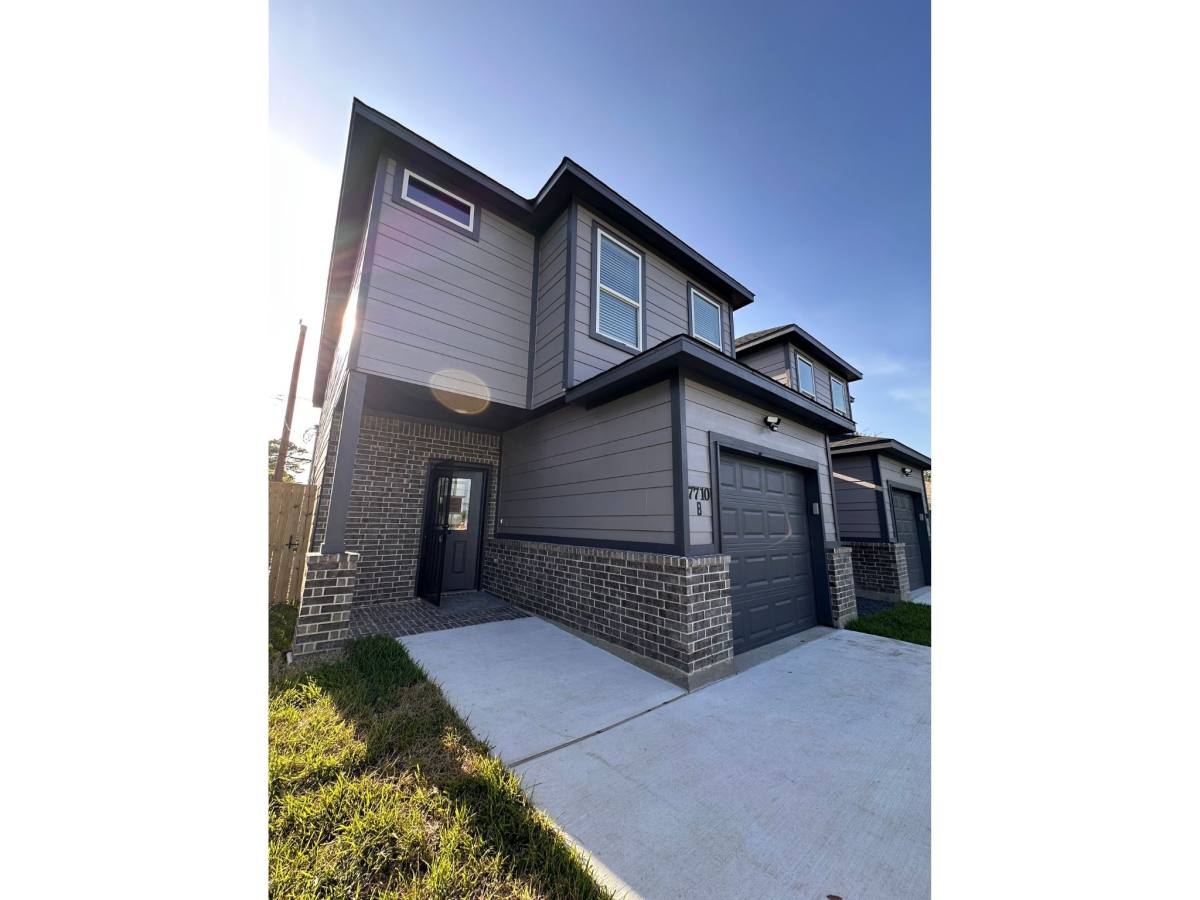 Apartment for rent at 7710 Darnay Dr #7710A, Houston, TX 77033