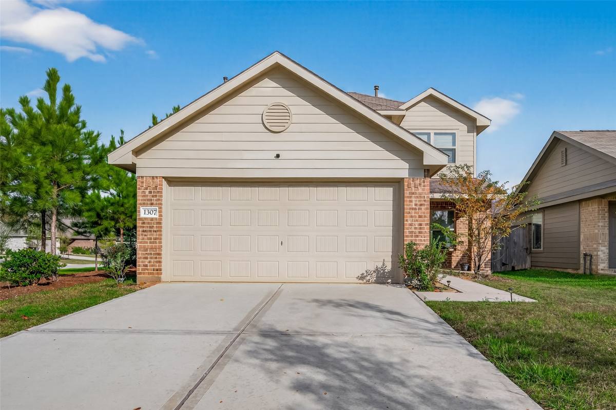 Apartment for rent at 1307 Vincente Court, Conroe, TX 77301
