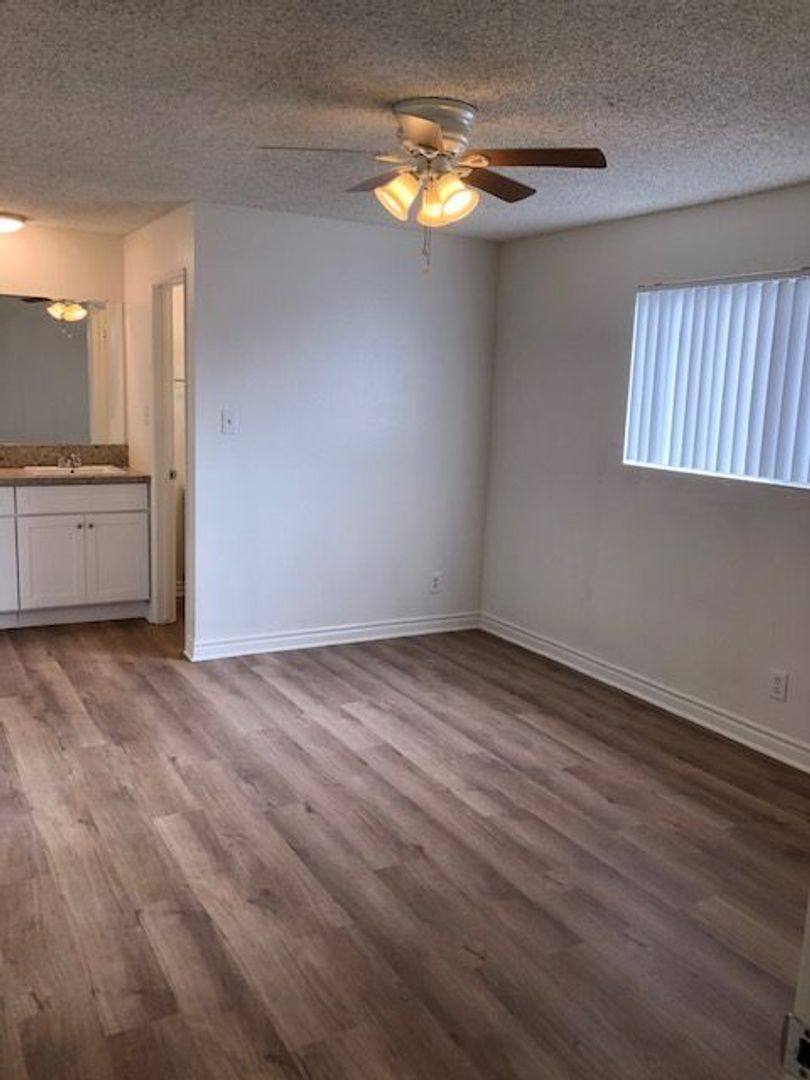 Apartment for rent at 10518 Western Ave, Downey, CA 90241