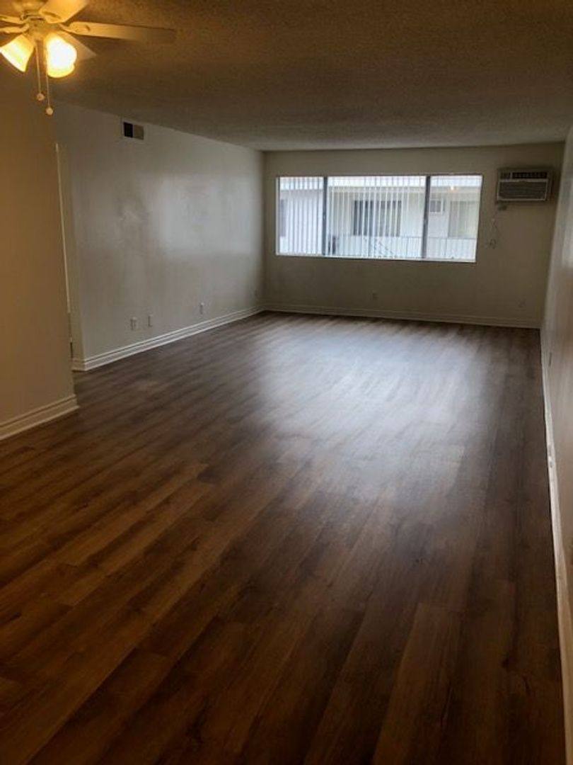 Apartment for rent at 10518 Western Ave, Downey, CA 90241