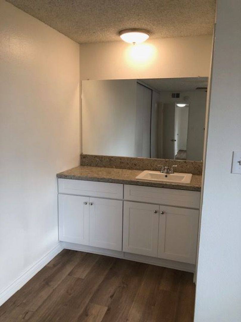 Apartment for rent at 10518 Western Ave, Downey, CA 90241