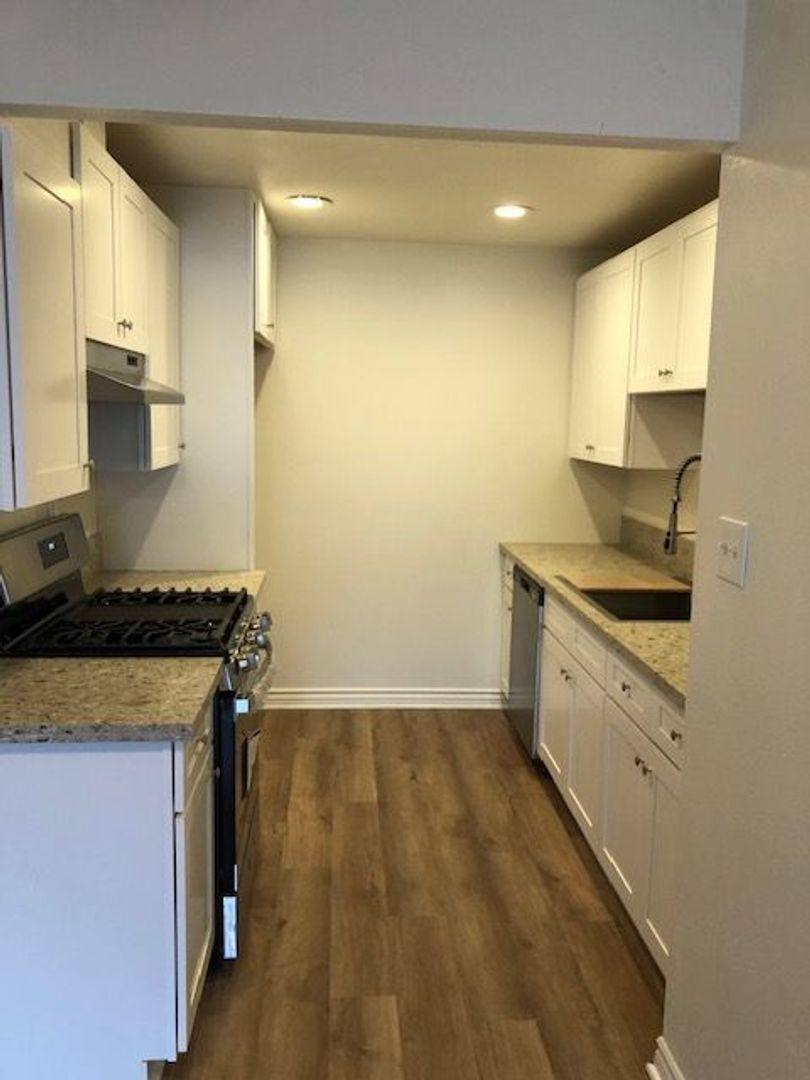 Apartment for rent at 10518 Western Ave, Downey, CA 90241