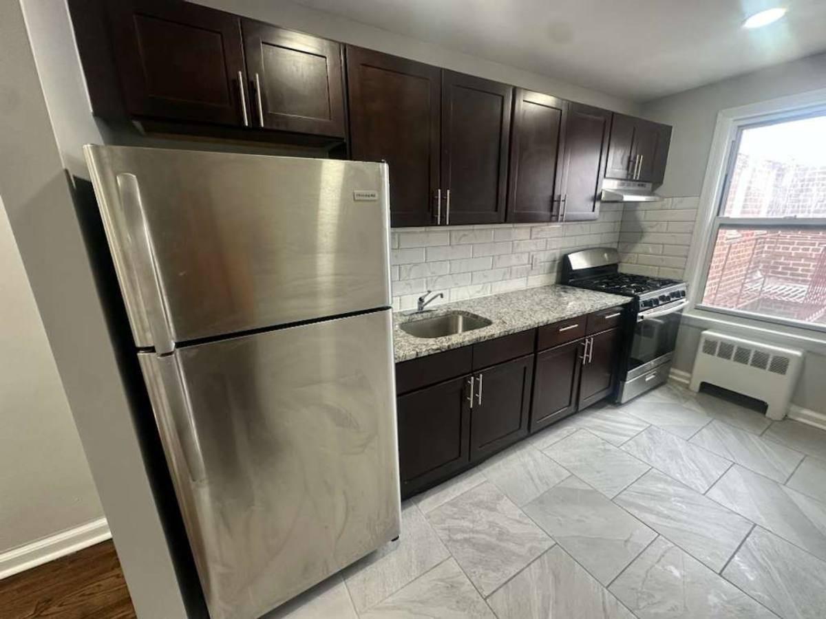 Apartment for rent at 139 Halsted St, East Orange, NJ 07018