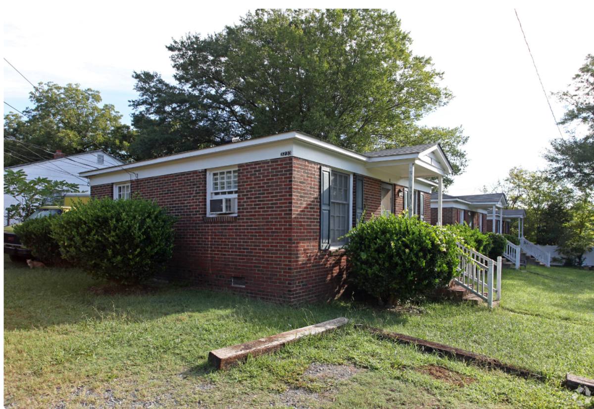 Apartment for rent at 3235 Ross Ave, Charlotte, NC 28208