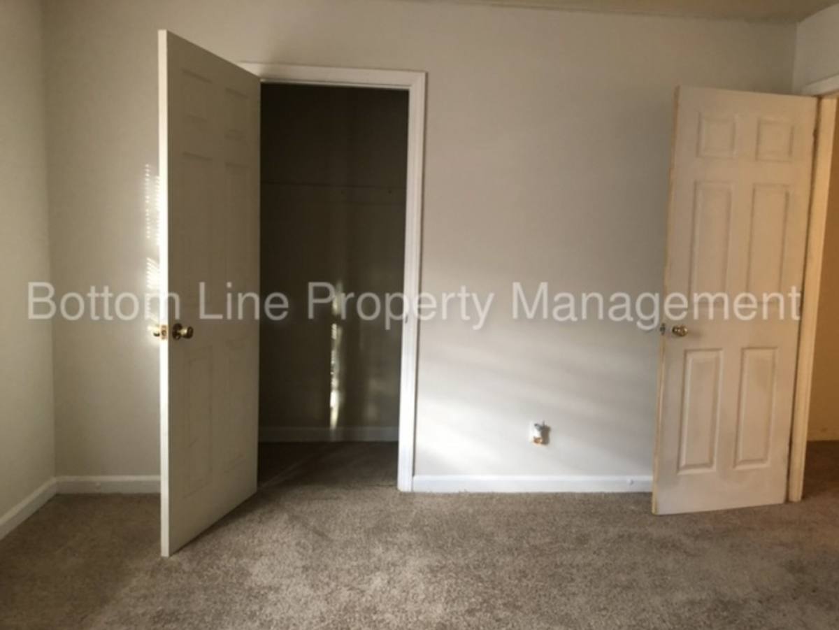 Apartment for rent at 3235 Ross Ave, Charlotte, NC 28208