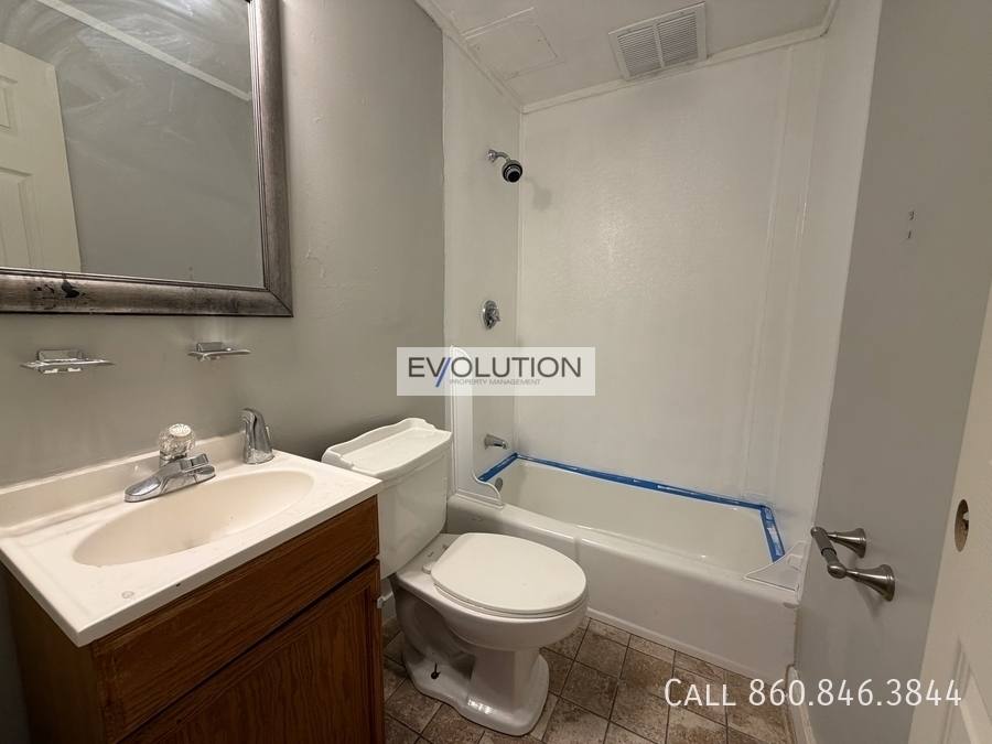 Apartment for rent at 44 Standish St #B2, Hartford, CT 06114