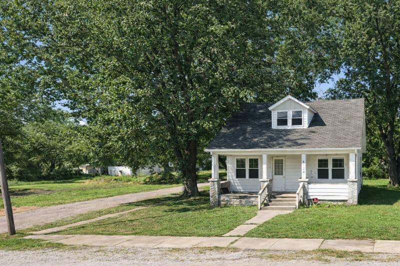 House for rent at 1501 Eldorado St, Eldorado, IL 62930
