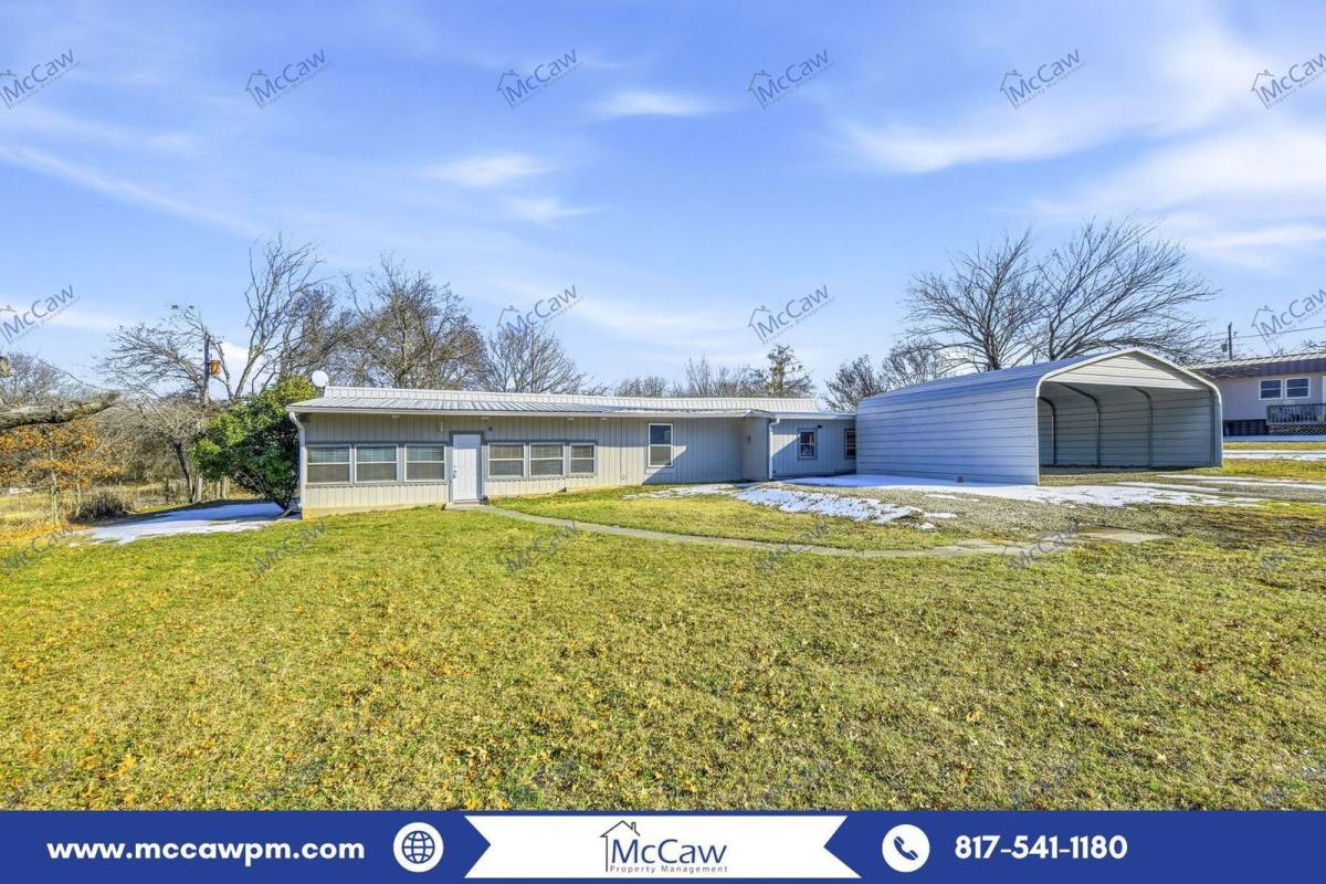 House for rent at 1309 Oakridge Rd, Azle, TX 76020