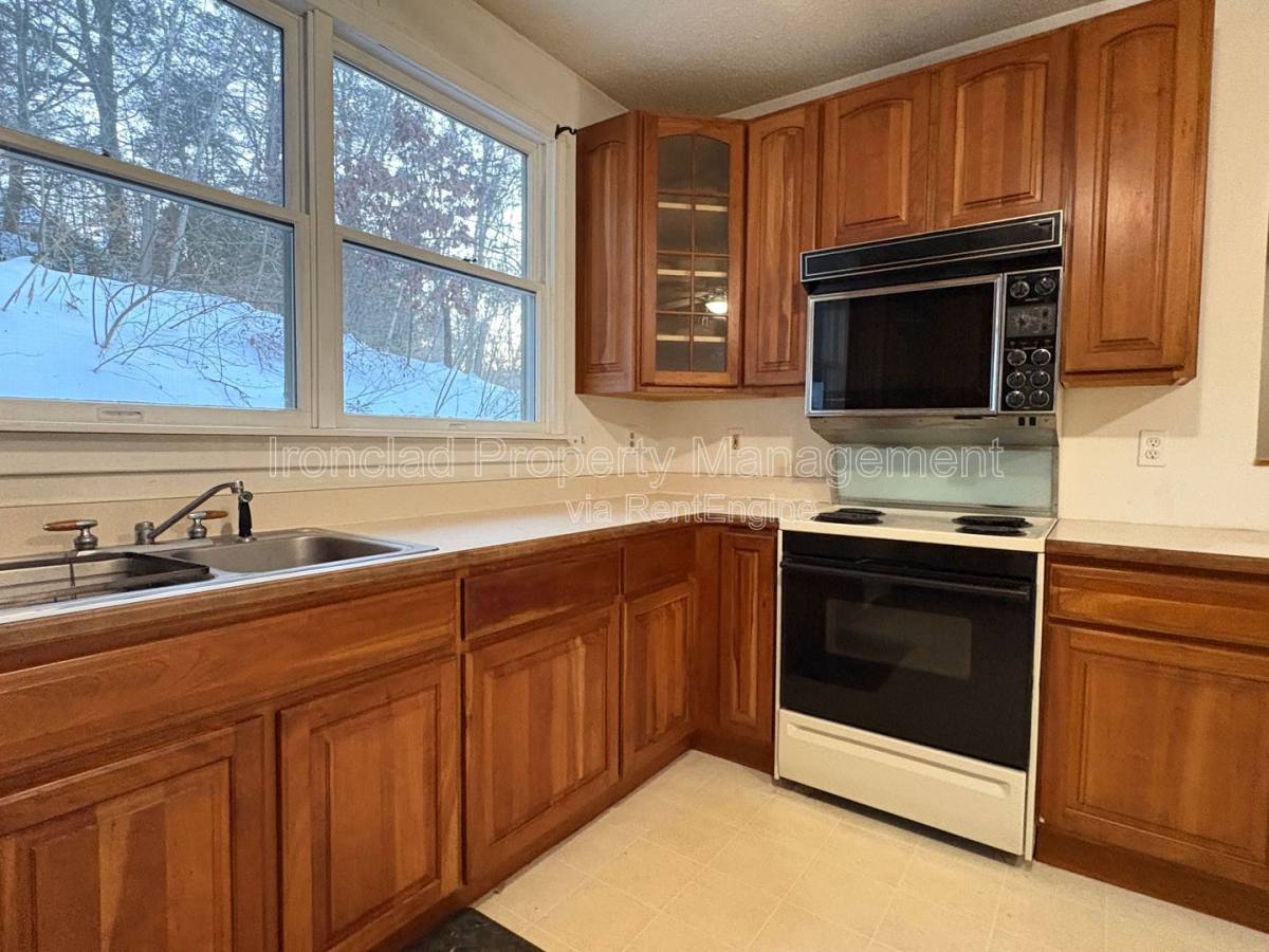 Apartment for rent at 173 Leesville Rd #B, Moodus, CT 06469
