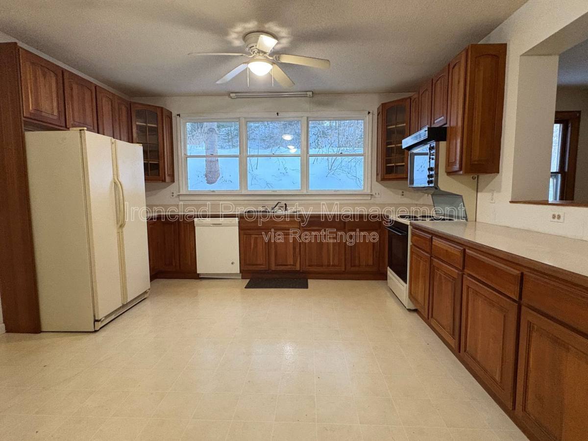 Apartment for rent at 173 Leesville Rd #B, Moodus, CT 06469