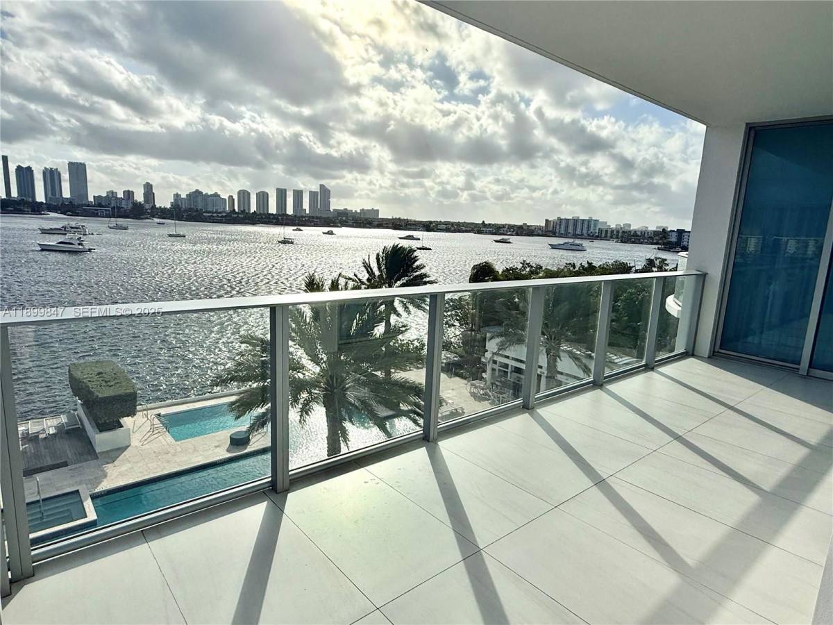 Apartment for rent at 17111 Biscayne Blvd #409, North Miami Beach, FL 33160