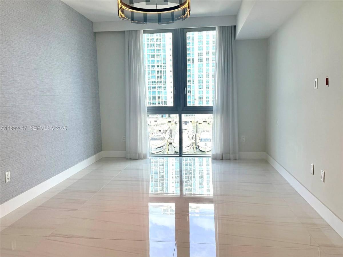 Apartment for rent at 17111 Biscayne Blvd #409, North Miami Beach, FL 33160