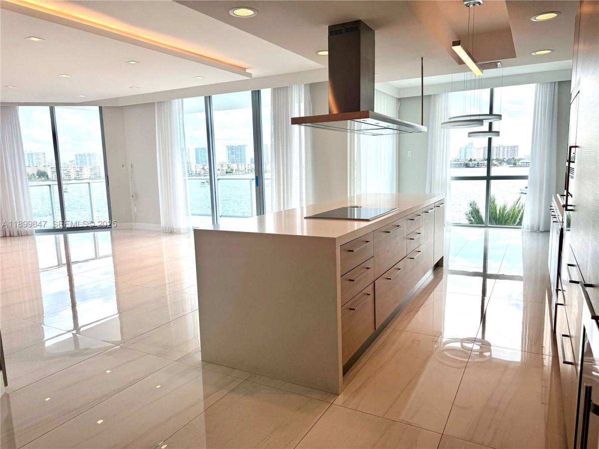 Apartment for rent at 17111 Biscayne Blvd #409, North Miami Beach, FL 33160