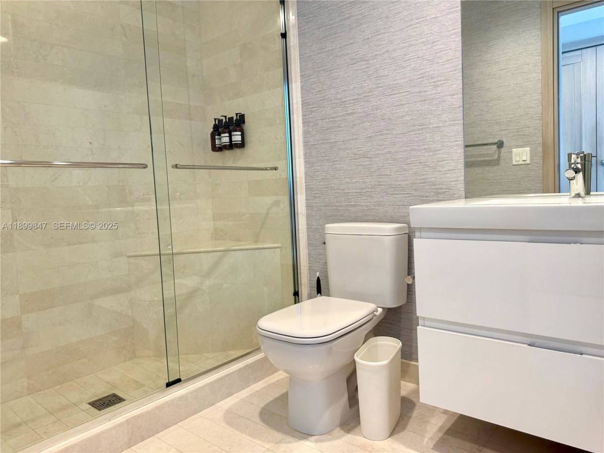 Apartment for rent at 17111 Biscayne Blvd #409, North Miami Beach, FL 33160