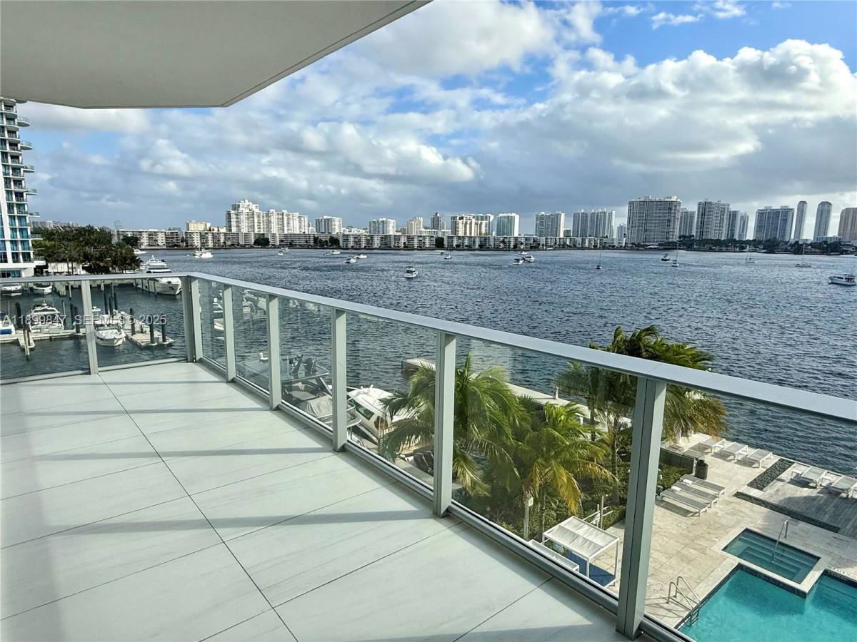 Apartment for rent at 17111 Biscayne Blvd #409, North Miami Beach, FL 33160