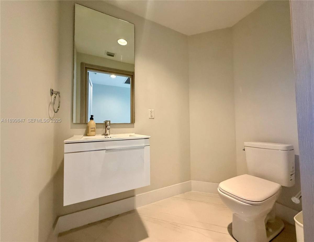 Apartment for rent at 17111 Biscayne Blvd #409, North Miami Beach, FL 33160
