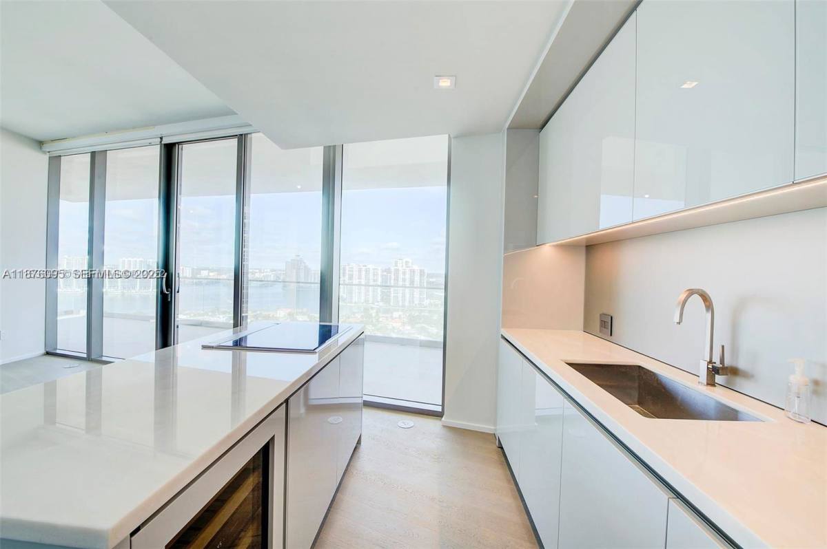 Apartment for rent at 18975 Collins Ave #2205, North Miami Beach, FL 33160