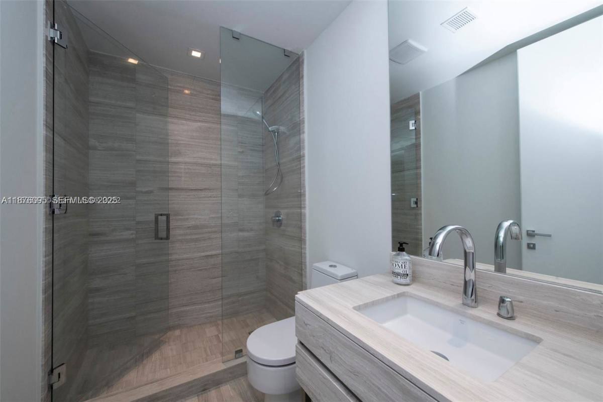 Apartment for rent at 18975 Collins Ave #2205, North Miami Beach, FL 33160