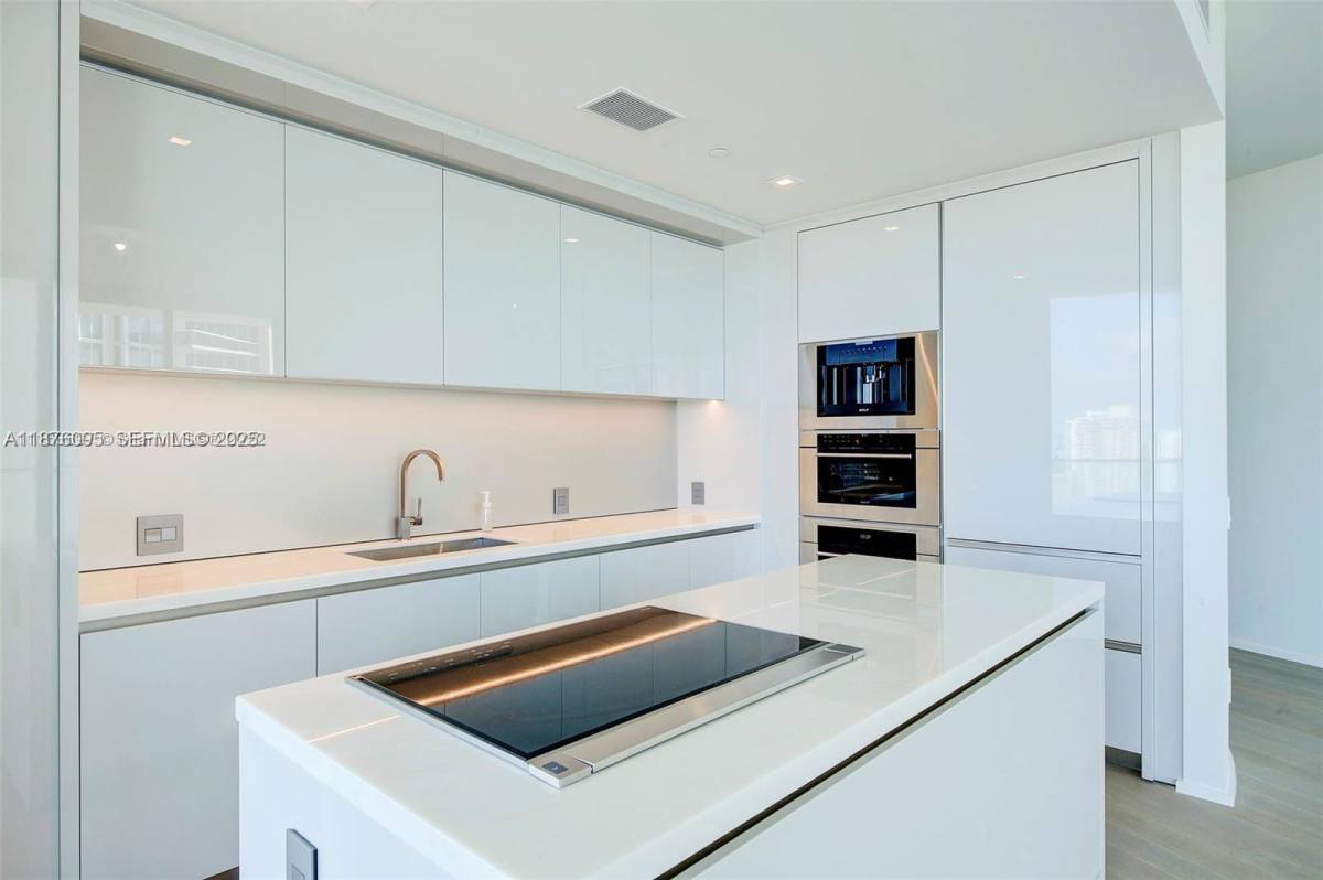Apartment for rent at 18975 Collins Ave #2205, North Miami Beach, FL 33160