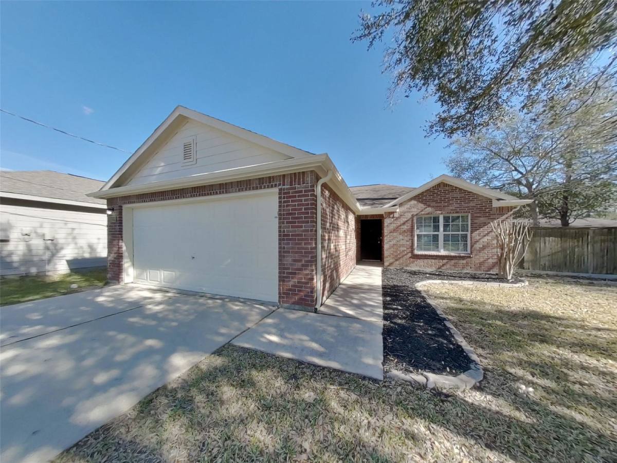 House for rent at 16229 Summerset Estates Blvd, Conroe, TX 77302