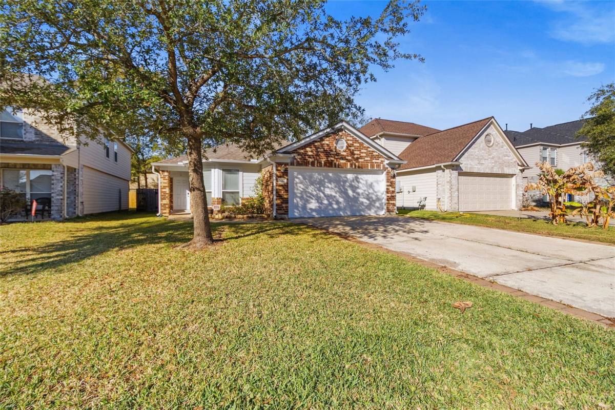 House for rent at 16882 Blackberry Lily Lane, Conroe, TX 77385