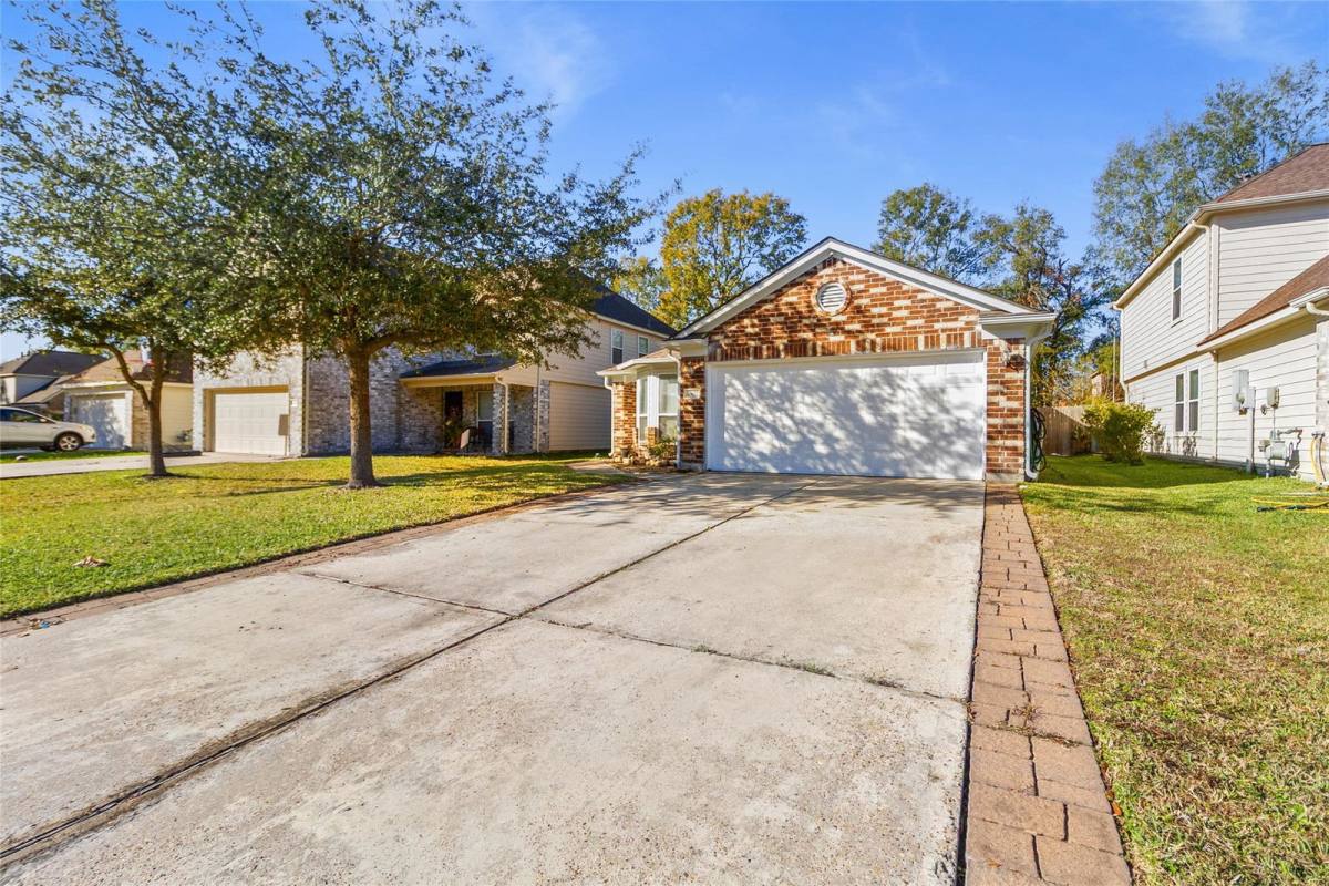 House for rent at 16882 Blackberry Lily Lane, Conroe, TX 77385
