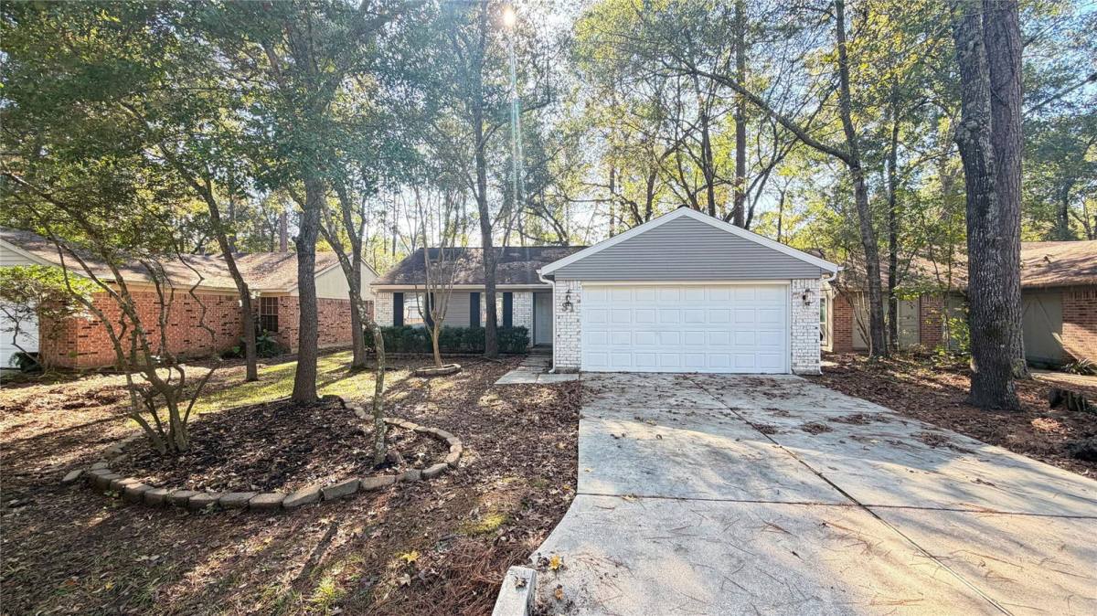 House for rent at 31 Dellforest Court, Spring, TX 77381