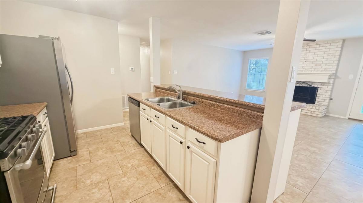 House for rent at 31 Dellforest Court, Spring, TX 77381