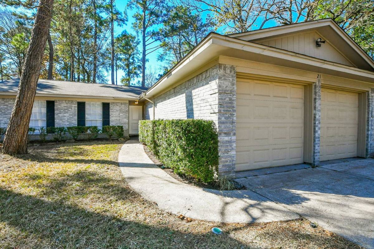House for rent at 21 Pineash Court, Spring, TX 77381