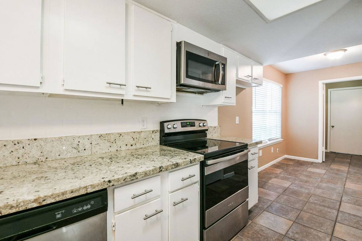House for rent at 21 Pineash Court, Spring, TX 77381