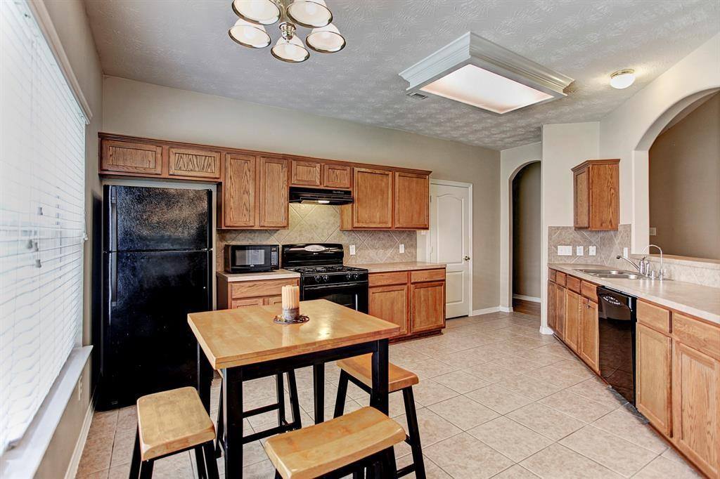 House for rent at 9211 Hidden Lake E Dr, Magnolia, TX 77354