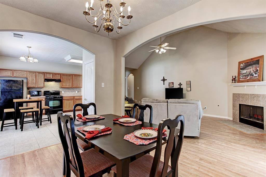 House for rent at 9211 Hidden Lake E Dr, Magnolia, TX 77354