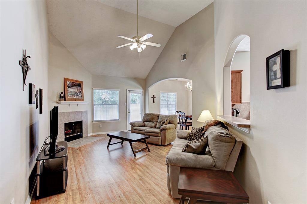 House for rent at 9211 Hidden Lake E Dr, Magnolia, TX 77354