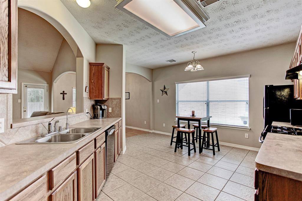 House for rent at 9211 Hidden Lake E Dr, Magnolia, TX 77354