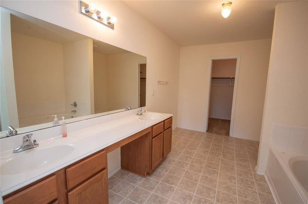 House for rent at 310 Falling Pine Dr, Conroe, TX 77304