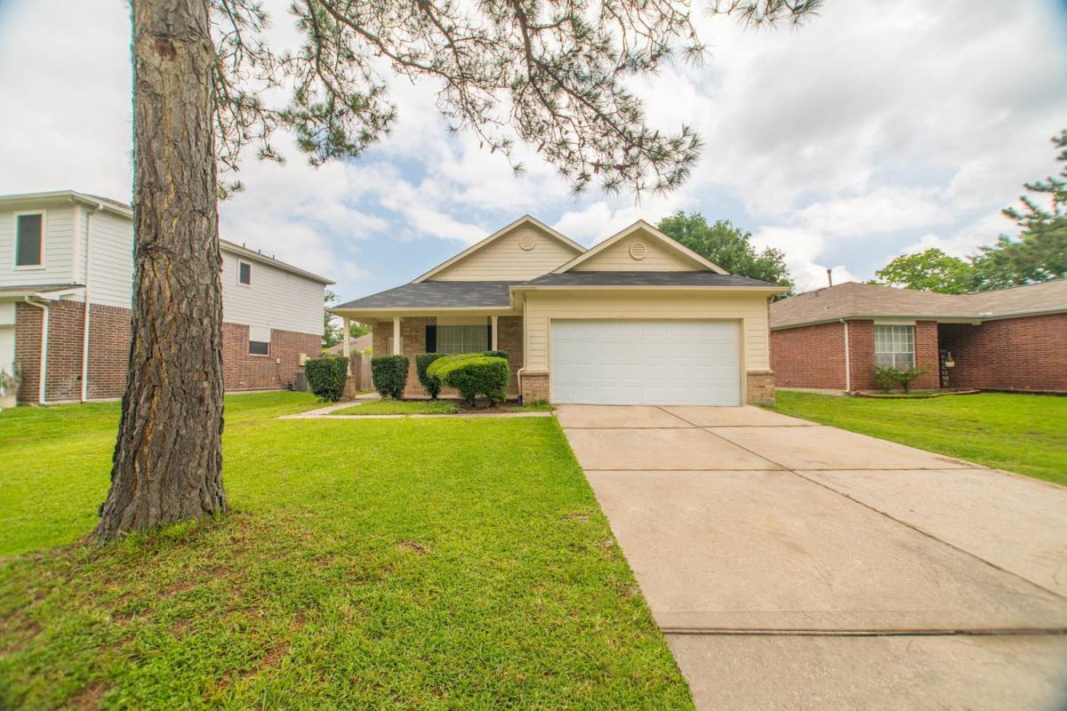 House for rent at 1111 Turnberry Park Lane, Spring, TX 77373